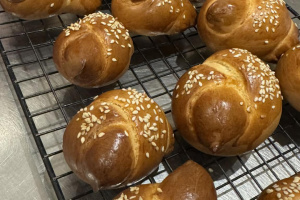 «Ци чуєте, ци спите - дайте кукуц та й яйце!»