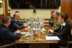 Головнокомандувач сил НАТО і єврокомісар обговорили збільшення оборонного виробництва
