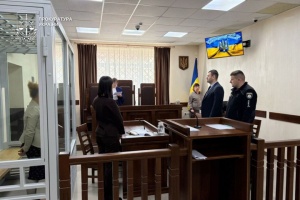 За $1000 здала «в оренду» своїх дітей для жебракування: на Закарпатті жінці повідомили про підозру