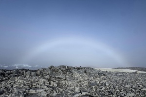 Українські полярники показали білу веселку