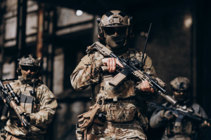 Роспроп для дискредитації ЗСУ поширює фейки про «шлюб українки з колумбійцем» та «пограбування жінки військовим»