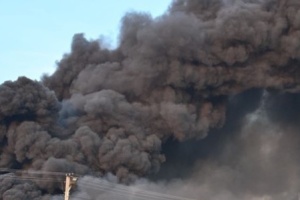 Bereits dritter Treibstofftank in Feodossija steht nach ukrainischen Angriffen in Flammen