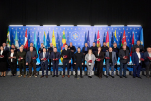 Суми, Нікополь, Краматорськ: Президент вручив відзнаки більш як 10 «Містам-героям України»