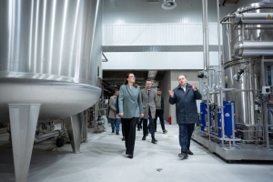 На Закарпатті будують один з найбільших у Європі фармзавод - Свириденко оглянула майбутнє виробництво