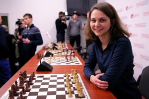 Турнір претенденток: Музичук зіграла внічию з Рамешбабу