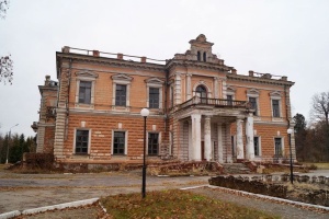 Росіяни знищили палац Харитоненка на Сумщині