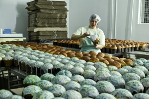 Родина підприємців з Мелітополя відкрила пекарні у Запоріжжі та готує паски для прифронтових громад