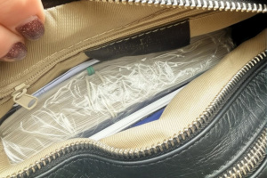 У Чернівцях затримали жінку, яка обіцяла військовозобов'язаному оформити інвалідність за $25 тисяч