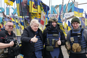 Boris Johnson visita las posiciones de las Fuerzas de Defensa en el sector de Zaporiyia