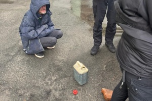 У Києві поліція затримала підозрюваного у пошкодженні авто народного депутата Гузя