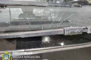 Russians attack minibus and car with drones in Kherson, casualties reported