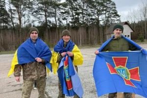 Twelve Ukrainian defenders from Azov and Kara-Dag brigades return from Russian captivity