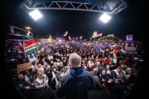 Мадяр: «Ми посунули режим Орбана, звільнили Угорщину і повернули нашу країну»