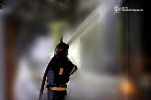 У Кропивницькому районі через атаку ворожих дронів спалахнула пожежа на одному з об’єктів