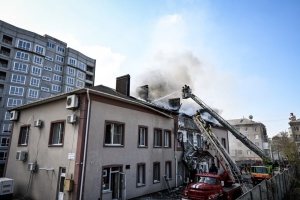 Росіяни атакували Запоріжжя - поцілили дроном в офісну будівлю