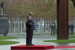 Berlin : début de la cérémonie officielle entre Volodymyr Zelensky et Friedrich Merz