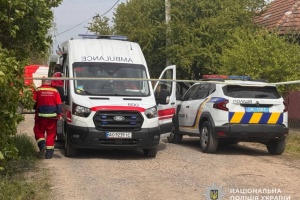 На Закарпатті озброєний чоловік викрав жінку з дитиною, при спробі затримання стріляв у поліцейського