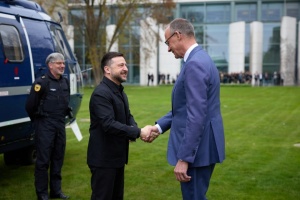 メルツ独首相、兵役義務年齢のウクライナ人男性のウクライナ帰還を主張