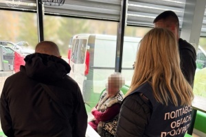 На Полтавщині експрацівницю лікарні підозрюють у хабарі за оформлення непридатності до служби