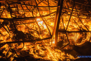 Saporischschja: Durch feindlichen Angriff eine Frau getötet, Häuser und ein Unternehmen beschädigt