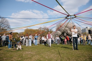 У Варшаві організували гаївки за участю сотень українців