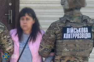 СБУ затримала завуча школи, яку підозрюють у коригуванні ударів ворога по Краматорську
