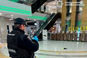 У столичному ТЦ чоловік впав із п’ятого поверху - поліція з’ясовує обставини смерті