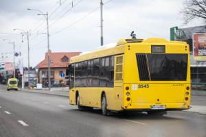 У Києві організують додатковий транспорт до кладовищ у поминальні дні