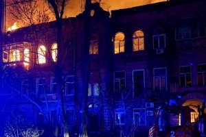 Ворог завдав ударів по Дніпру - сталися пожежі, є постраждалі