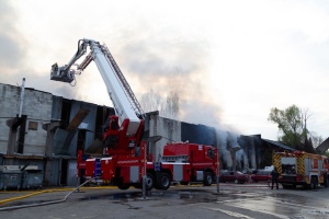 Масована атака РФ: у Києві рятувальники розбирають завали на двох локаціях