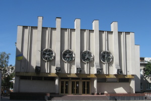 Рівненський театр ляльок готує виставу для дітей з інвалідністю, оголошений кастинг на Барбі