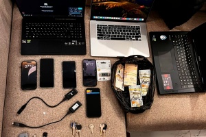 Відмивали мільйони від кібератак на Європу та США: на Закарпатті затримали ще одного учасника хакерського угруповання