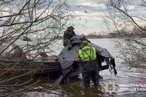 У Києві з Дніпра дістали російський дрон з бойовою частиною
