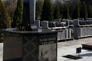 На Київщині викрили розтрату понад ₴2,8 мільйона на закупівлі хрестів для алеї пам’яті