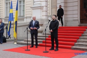 King of Sweden visits Ukraine, meets Zelensky in Lviv