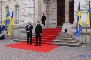 King of Sweden visits Ukraine, meets Zelensky in Lviv