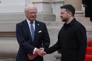 Le roi de Suède Charles XVI est arrivé en Ukraine pour une visite