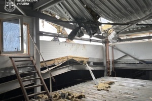Росіяни вдарили дроном «Молнія» по м'ясокомбінату на Харківщині, троє постраждалих