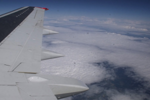 Іран частково відкрив свій повітряний простір для авіарейсів