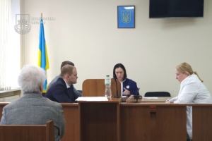 Суд відправив під арешт підлітка, який улаштував стрілянину у школі на Закарпатті
