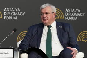 На світовій арені вже існує певна конкуренція за увагу України та можливість співпрацювати - Сибіга
