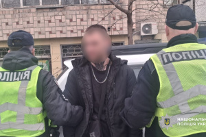 У Чернігові поліцейські затримали чоловіка, який стріляв зі стартового пістолета