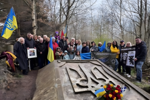 У Шотландії українці вшанували пам’ять воїнів ОУН-УПА біля історичного «Тризуба»