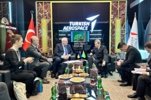 Sybiha: Las empresas ucranianas están interesadas en realizar proyectos de construcción a gran escala en Turkmenistán