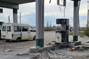 Росіяни вдарили по АЗС на Харківщині, троє поранених 
