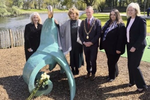 В ірландському Корку відкрили меморіал «Мати Чорнобиля»

