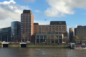 В ООН готують план евакуації сотень кораблів, які застрягли через блокування Ормузької протоки