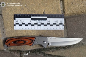 У Києві затримали чоловіка з ножем, який провокував перехожих на конфлікт
