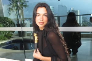 Дуа Ліпа допомогла придбати автівку для Першого окремого медичного батальйону