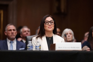 Роман, алкоголь та маніпуляції з грантами: міністерка праці США йде у відставку після скандалу